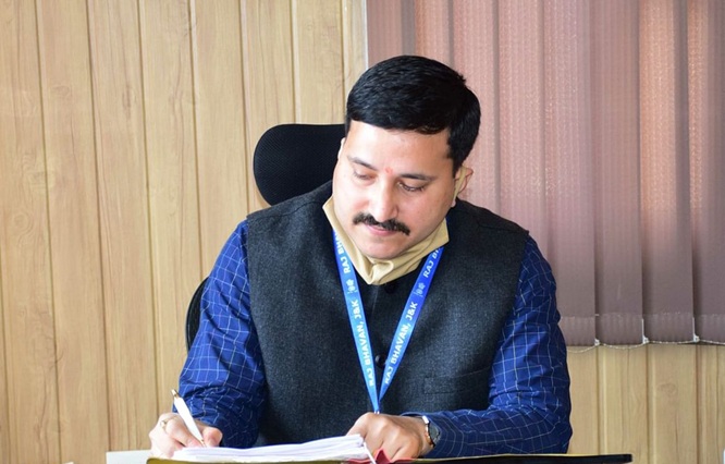 'IAS Officer , who worked earlier in J&K , posted as DC in Uttar Pradesh'